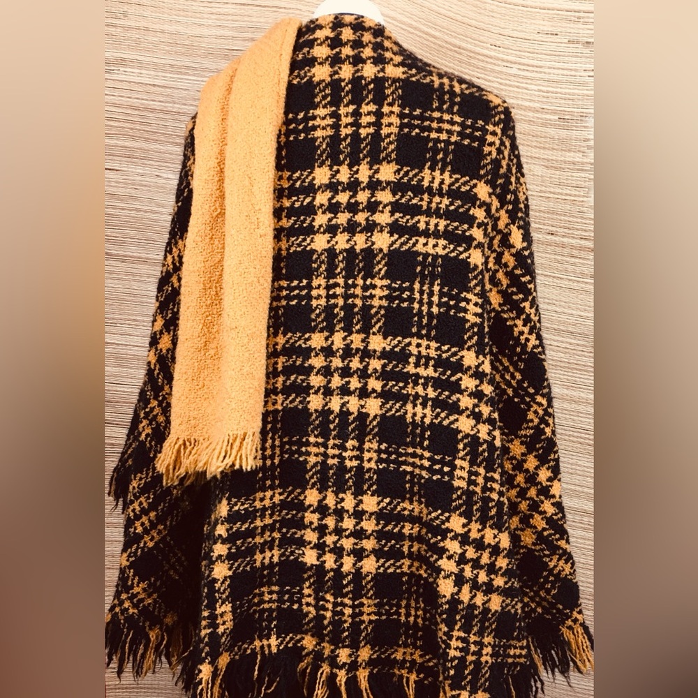 Boyne Waller Weavers Irish Wool Plaided Poncho Wrap In Black / Yellow – One Size - Picture 7 of 11